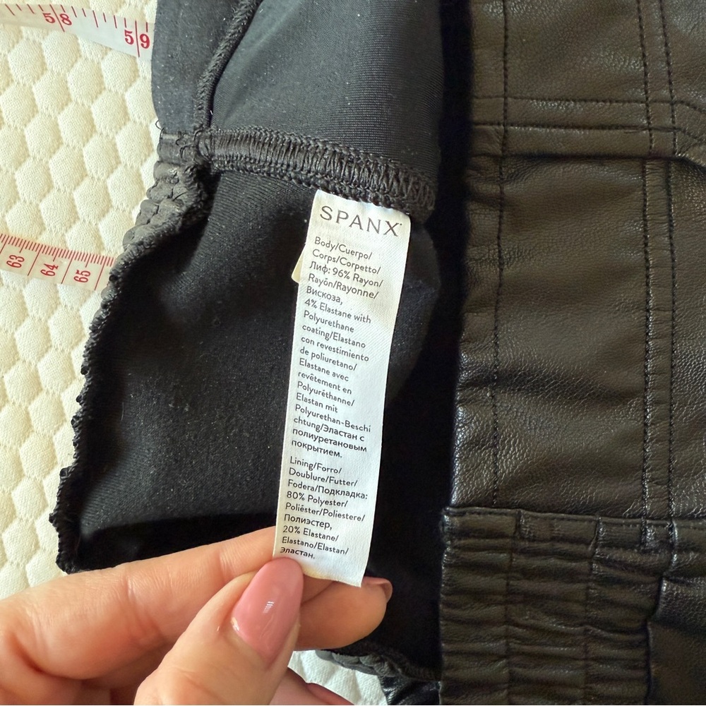 SPANX Black faux leather pull on joggers with pockets size L - Picture 6 of 9
